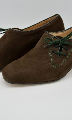 Obermüller Lukas Hirschler Produktfoto handgefertigte Schuhe Trachtenschuhe Filzstiefel Modeschuhe