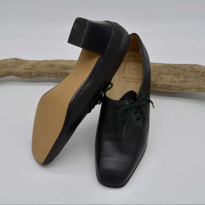 Obermüller Lukas Hirschler Produktfoto handgefertigte Schuhe Trachtenschuhe Filzstiefel Modeschuhe