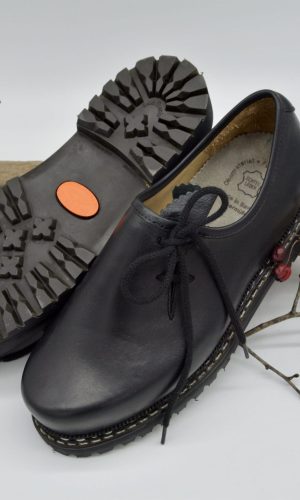 Obermüller Lukas Hirschler Produktfoto handgefertigte Schuhe Trachtenschuhe Filzstiefel Modeschuhe